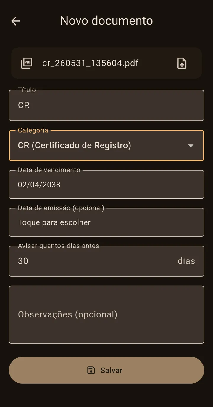 Tela de novo documento na Carteira Caqui, com PDF anexado, categoria CR, data de
vencimento e campo para avisar 30 dias antes